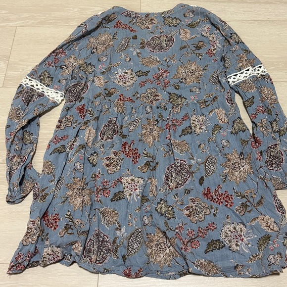 3/$10. Tassels N Lace Long Sleeve Floral Dress in Soft Blue - Picture 7 of 7
